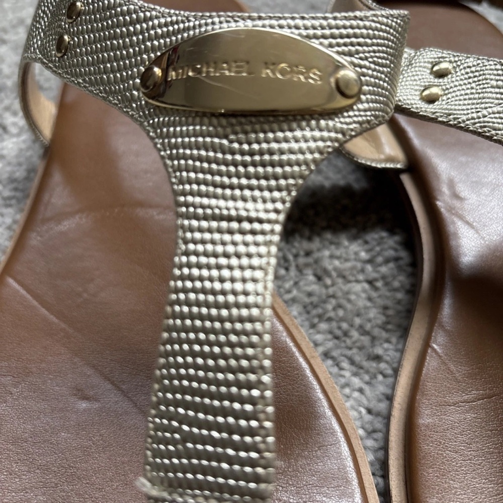 Michael Kors Metallic Gold T-Strap Leather Sandals size 9 m - Picture 3 of 16